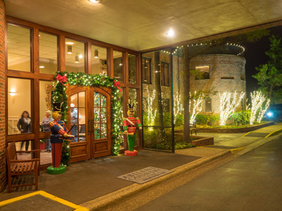 Click to View  St. Louis Christmas Decor's Commercial Portfolio